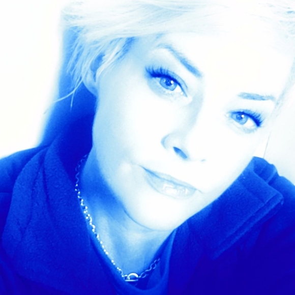 Meet your Posher, Heather - Picture 1 of 1